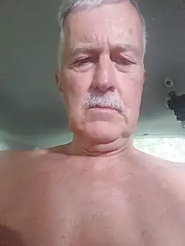 Snapshot of slaveman4you chatting on 05-12-26, 03:53 slaveman4you online show from 05-12-26, 03:53