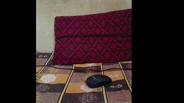 Snapshot of riyamore9623 chatting on 10-11-25, 09:52 riyamore9623 online show from 10-11-25, 09:52