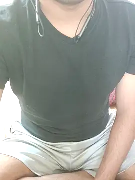 Snapshot of riyamore9623 chatting on 11-08-25, 07:19 riyamore9623 online show from 11-08-25, 07:19