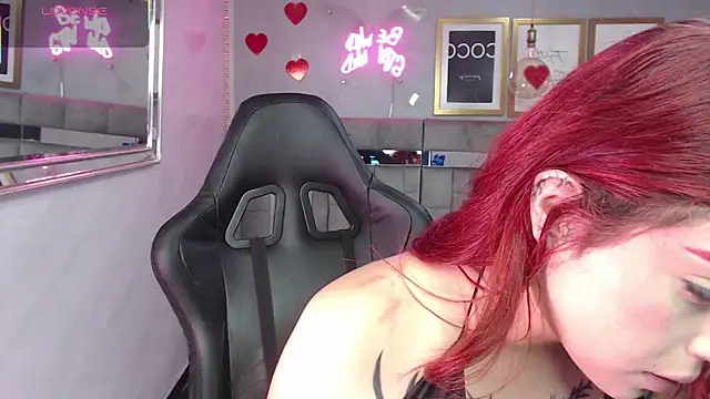 Snapshot of Red_Bunny_v chatting on 04-06-26, 01:12 Red Bunny v online show from 04-06-26, 01:12