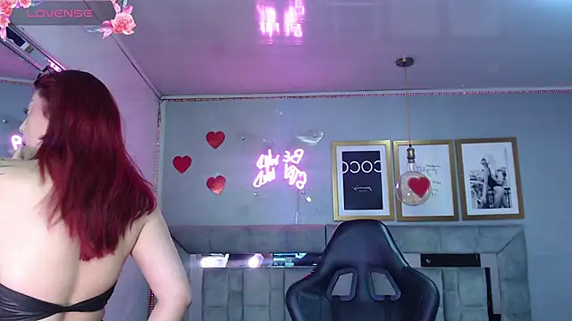 Snapshot of Red_Bunny_v chatting on 04-12-26, 01:38 Red Bunny v online show from 04-12-26, 01:38