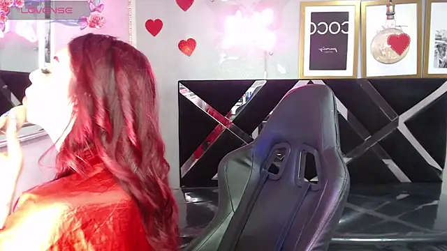 Snapshot of Red_Bunny_v chatting on 04-18-26, 01:26 Red Bunny v online show from 04-18-26, 01:26