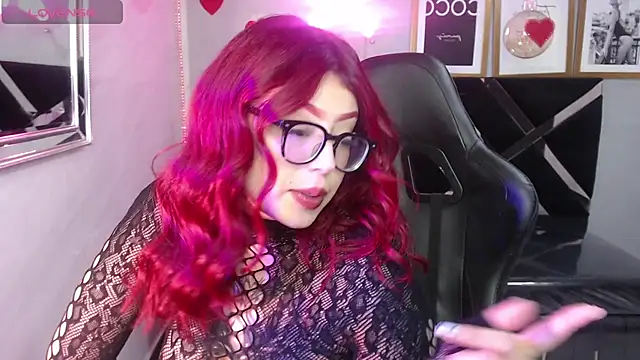 Snapshot of Red_Bunny_v chatting on 04-25-26, 01:41 Red Bunny v online show from 04-25-26, 01:41