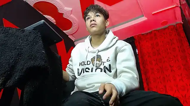 Snapshot of SemerHott chatting on 09-22-25, 01:57 SemerHott online show from 09-22-25, 01:57