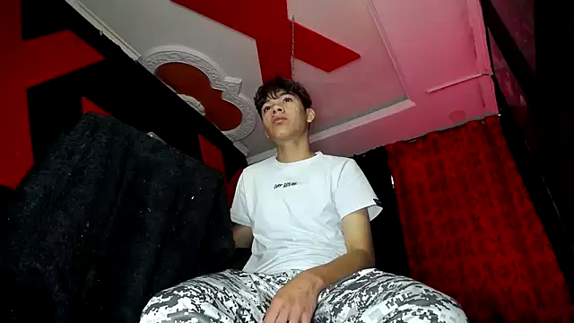 Snapshot of SemerHott chatting on 09-23-25, 01:36 SemerHott online show from 09-23-25, 01:36