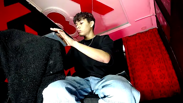 Snapshot of SemerHott chatting on 09-26-25, 01:15 SemerHott online show from 09-26-25, 01:15