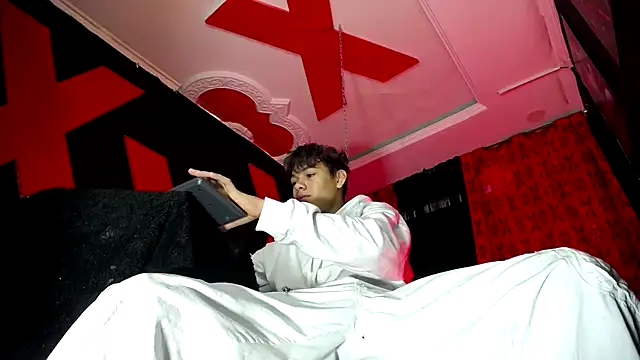 Snapshot of SemerHott chatting on 09-27-25, 01:49 SemerHott online show from 09-27-25, 01:49