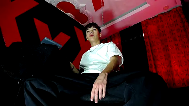 Snapshot of SemerHott chatting on 09-29-25, 02:00 SemerHott online show from 09-29-25, 02:00