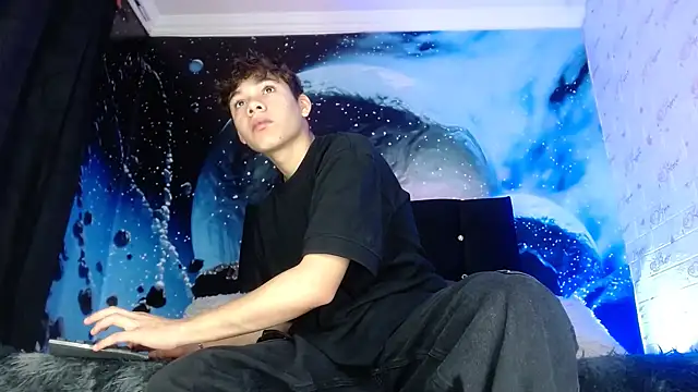 Snapshot of SemerHott chatting on 10-10-25, 12:04 SemerHott online show from 10-10-25, 12:04