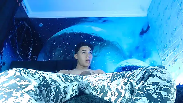 Snapshot of SemerHott chatting on 10-26-25, 01:17 SemerHott online show from 10-26-25, 01:17