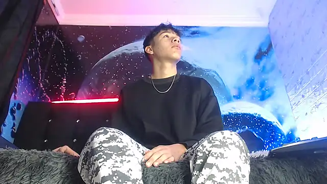 Snapshot of SemerHott chatting on 10-27-25, 01:26 SemerHott online show from 10-27-25, 01:26