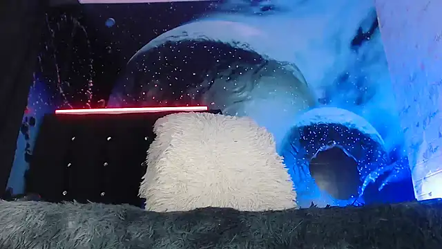 Snapshot of SemerHott chatting on 10-30-25, 11:22 SemerHott online show from 10-30-25, 11:22