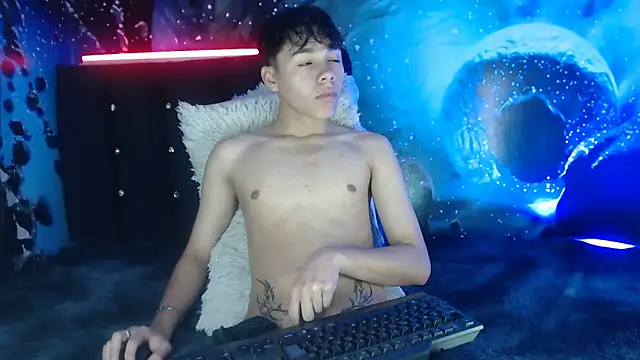 Snapshot of SemerHott chatting on 11-02-25, 01:24 SemerHott online show from 11-02-25, 01:24