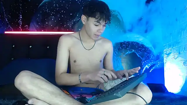 Snapshot of SemerHott chatting on 11-07-25, 01:22 SemerHott online show from 11-07-25, 01:22