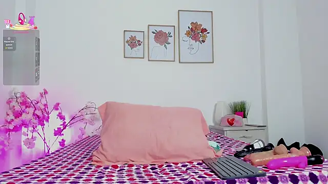 Snapshot of hellzel_moon chatting on 10-09-25, 07:34 hellzel moon online show from 10-09-25, 07:34