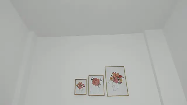 Snapshot of hellzel_moon chatting on 10-10-25, 07:02 hellzel moon online show from 10-10-25, 07:02