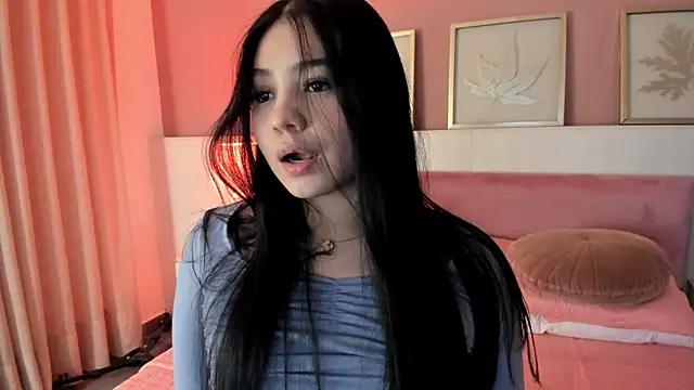 Snapshot of Sara_Hills_ chatting on 09-18-25, 01:13 Sara Hills online show from 09-18-25, 01:13