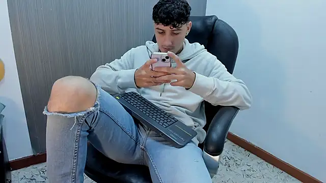 Alex Booy online show from 09-11-25, 01:33