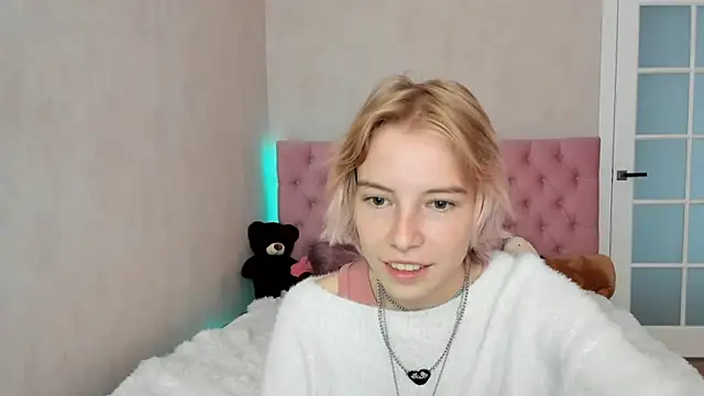 Snapshot of Pink_Lila18 chatting on 09-14-25, 08:35 Pink Lila18 online show from 09-14-25, 08:35
