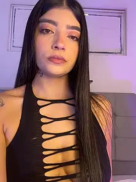 Snapshot of Sarahlopezz chatting on 06-23-26, 03:37 Sarahlopezz online show from 06-23-26, 03:37