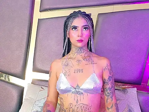 EmilieLake online show from 09-25-25, 04:21