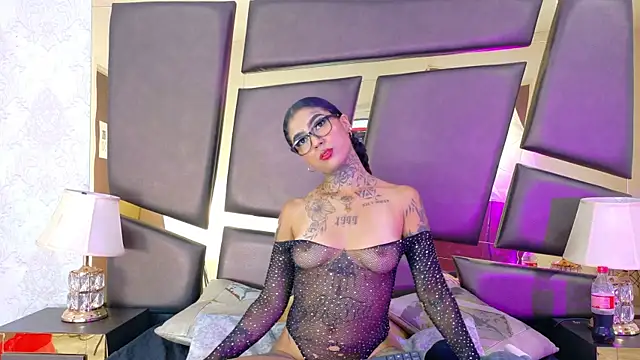 EmilieLake online show from 10-21-25, 08:31