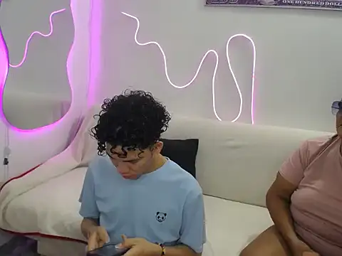 Snapshot of brutal_dirty_sex chatting on 10-11-25, 09:24 brutal dirty sex online show from 10-11-25, 09:24