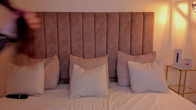 Snapshot of amber_colliiins chatting on 02-22-26, 02:15 amber colliiins online show from 02-22-26, 02:15