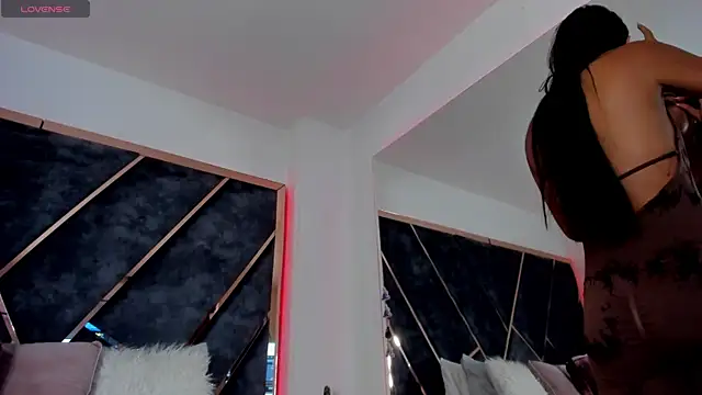 SusanaHenao online show from 10-06-25, 06:49