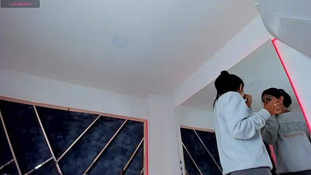 SusanaHenao online show from 11-11-25, 06:08