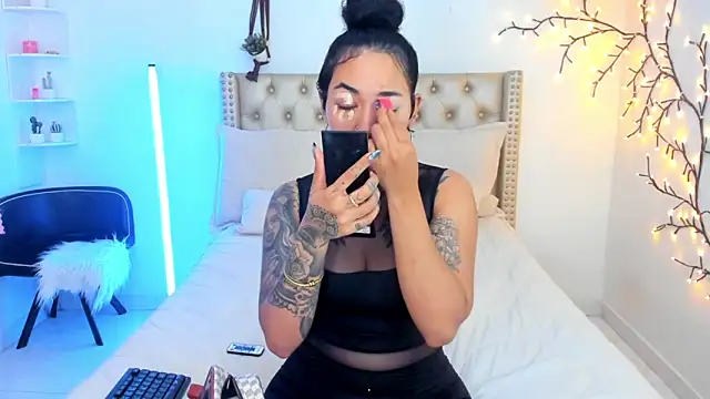 Snapshot of LenaStylesOA chatting on 02-13-26, 02:02 LenaStylesOA online show from 02-13-26, 02:02