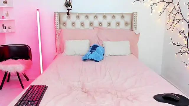 Snapshot of LenaStylesOA chatting on 03-23-26, 08:13 LenaStylesOA online show from 03-23-26, 08:13