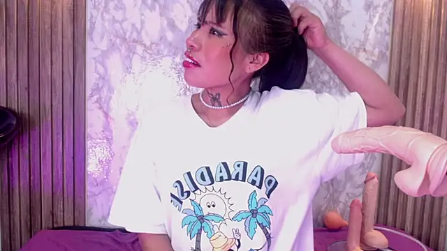 Snapshot of Georgina_Astor chatting on 10-15-25, 09:37 Georgina Astor online show from 10-15-25, 09:37