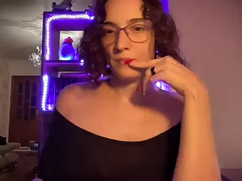 Snapshot of Tomiriss chatting on 09-16-25, 12:22 Tomiriss online show from 09-16-25, 12:22