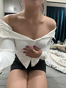 Snapshot of Xiaokui-04 chatting on 10-31-25, 03:35 Xiaokui-04 online show from 10-31-25, 03:35