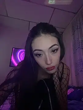 Queen Laura of Command online show from 09-26-25, 03:54