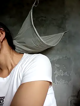 Snapshot of tcm-cute chatting on 10-11-25, 05:39 tcm-cute online show from 10-11-25, 05:39