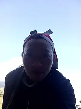 Snapshot of tcm-cute chatting on 10-28-25, 01:31 tcm-cute online show from 10-28-25, 01:31