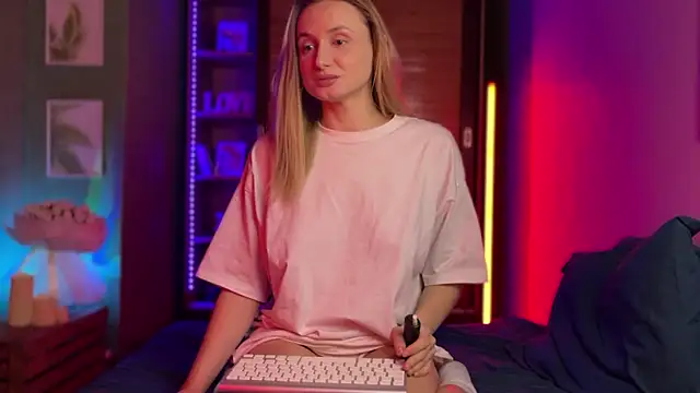 LovaMay online show from 02-22-26, 10:58