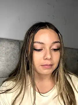 Snapshot of AnnyLopezzz_ chatting on 09-19-25, 07:14 AnnyLopezzz online show from 09-19-25, 07:14