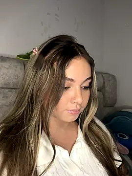 Snapshot of AnnyLopezzz_ chatting on 09-21-25, 05:25 AnnyLopezzz online show from 09-21-25, 05:25