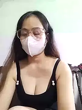 Snapshot of HELEN686 chatting on 09-13-25, 07:24 HELEN686 online show from 09-13-25, 07:24