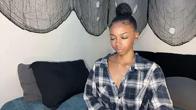 Snapshot of Trixie_luv1 chatting on 10-22-25, 12:38 Trixie luv1 online show from 10-22-25, 12:38