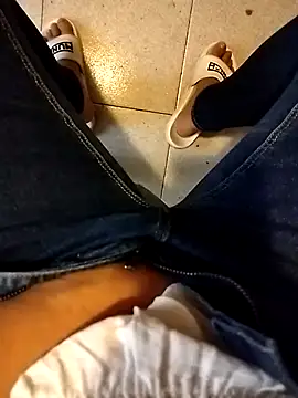 Snapshot of sirenyta33 chatting on 09-18-25, 05:15 sirenyta33 online show from 09-18-25, 05:15