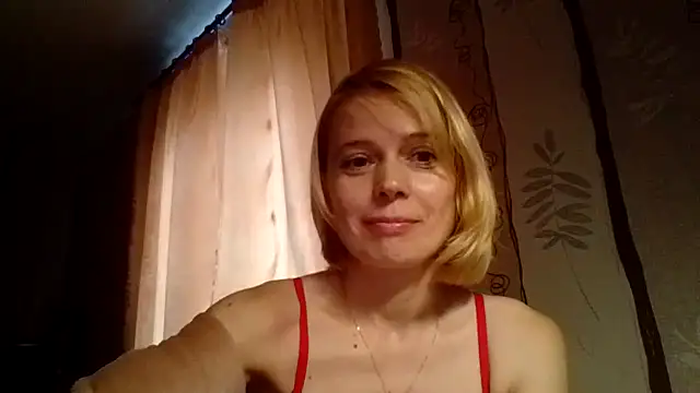 Snapshot of LiluXRose chatting on 10-13-25, 10:37 LiluXRose online show from 10-13-25, 10:37