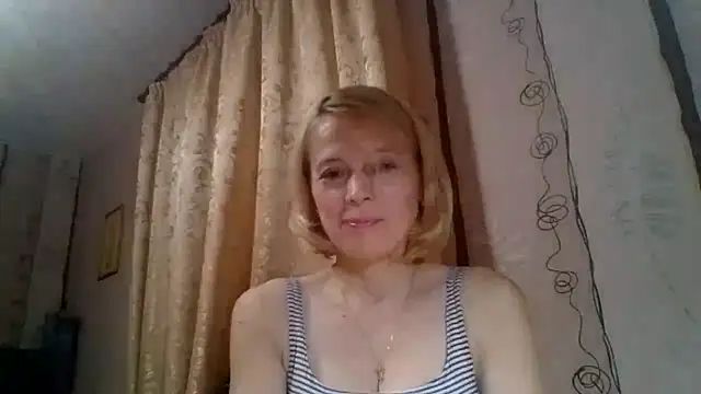 Snapshot of LiluXRose chatting on 10-16-25, 08:32 LiluXRose online show from 10-16-25, 08:32