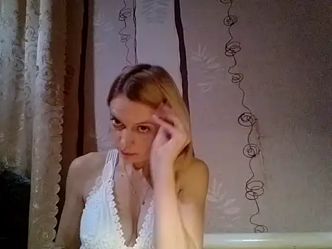 Snapshot of LiluXRose chatting on 10-17-25, 08:22 LiluXRose online show from 10-17-25, 08:22