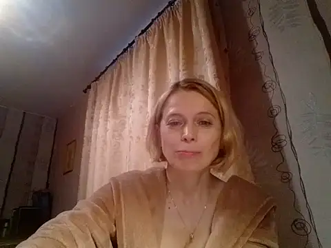 Snapshot of LiluXRose chatting on 10-21-25, 01:56 LiluXRose online show from 10-21-25, 01:56