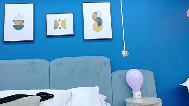 Ashley Evans22 online show from 10-17-25, 08:22