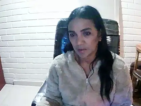 Snapshot of MiiaVelasquez chatting on 10-15-25, 03:39 MiiaVelasquez online show from 10-15-25, 03:39